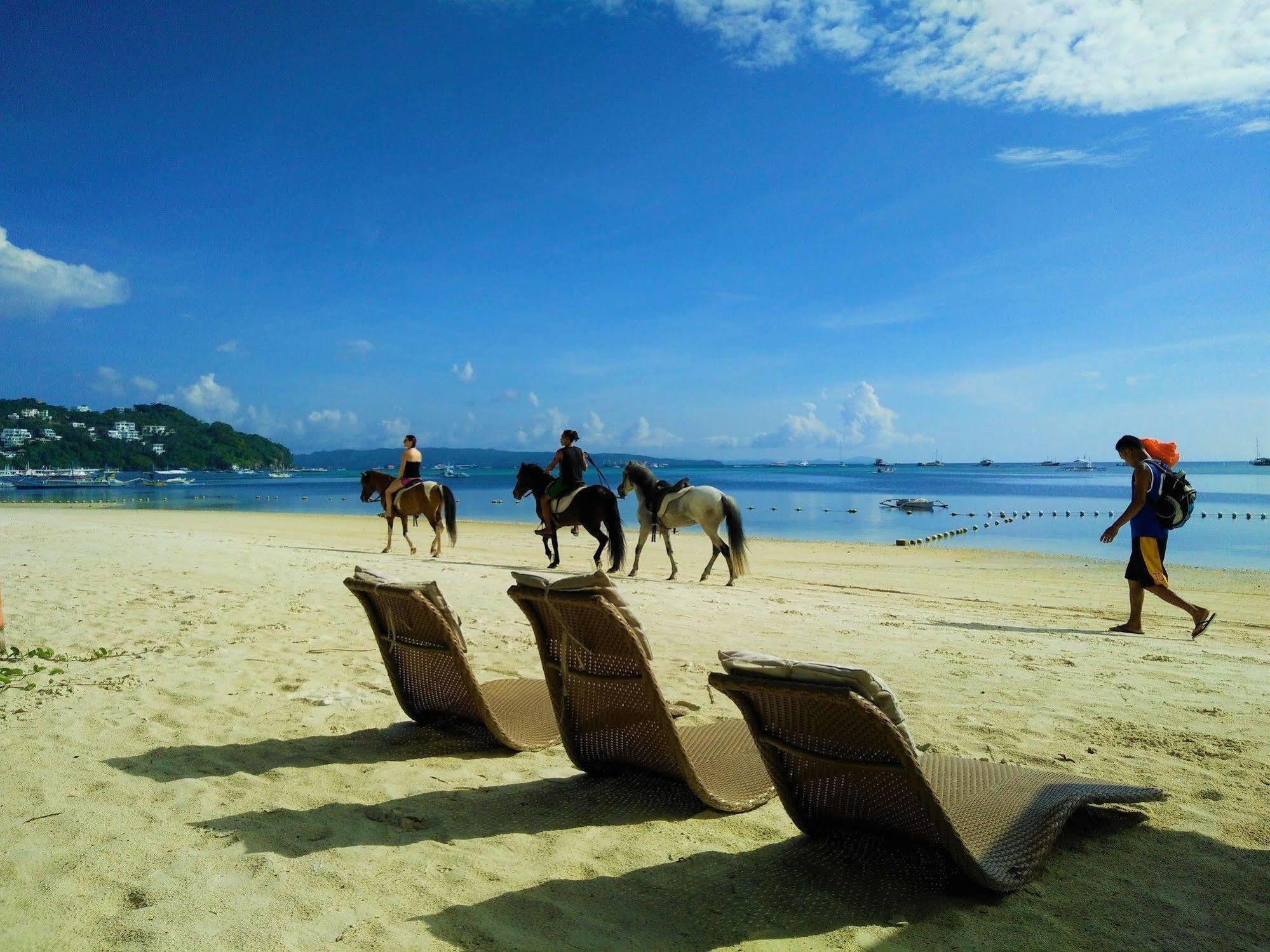 Aissatou Beach Resort Balabag  Экстерьер фото
